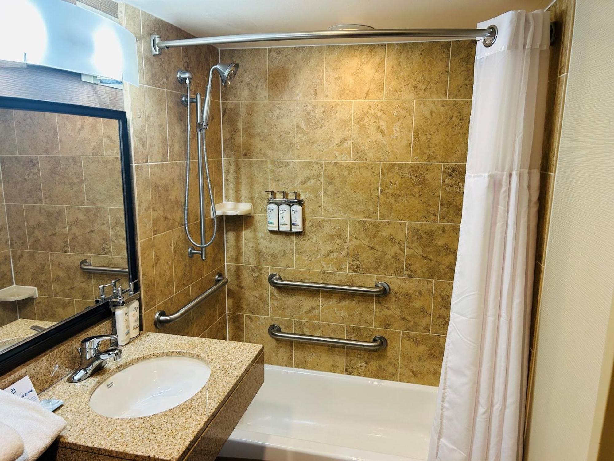 Standard Queen Room with Two Queen Beds and Mobility Accessible Tub,1653533198:JPEG